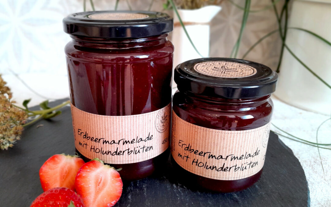 Erdbeermarmelade mit Holunderblüten